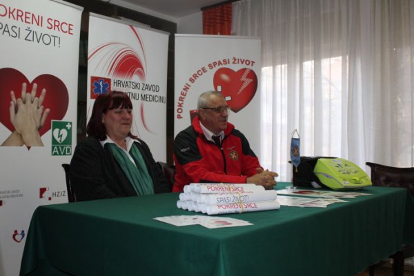 „Pokreni srce-spasi život“: Automatski vanjski defibrilatori dodijeljeni Hrvatskoj gorskoj službi spašavanja