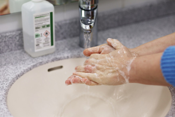 Sprečavanje zaraze: Pravilno i temeljito pranje ruku