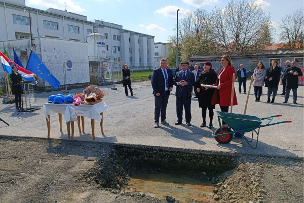 U Požegi postavljen kamen temeljac za izgradnju zgrade Zavoda za hitnu medicinu Požeško-slavonske županije