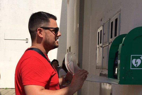 Grad Senj dobio automatski vanjski defibrilator