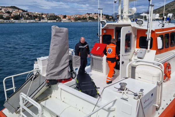 Brodica hitne pomorske medicinske službe u Dubrovniku spremna za početak rada