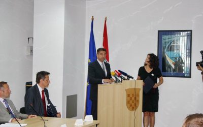 SKLOPLJENI UGOVORI ZA NABAVU POTPUNO OPREMLJENIH 128 VOZILA ZA HITNU MEDICINSKU SLUŽBU
